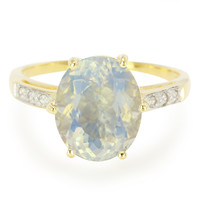 Gouden ring met een ijs opaal