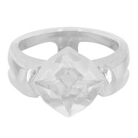 Zilveren ring met een witte kwarts