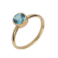 Gouden ring met een Zwitsers-blauwe topaas