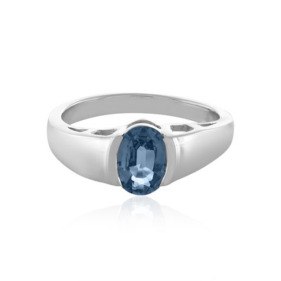 Zilveren ring met een blauwe saffier