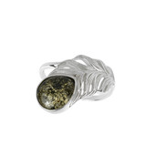 Zilveren ring met een Baltische barnsteen (dagen)