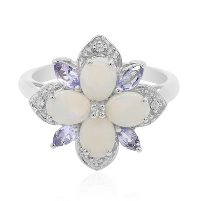 Zilveren ring met witte opalen