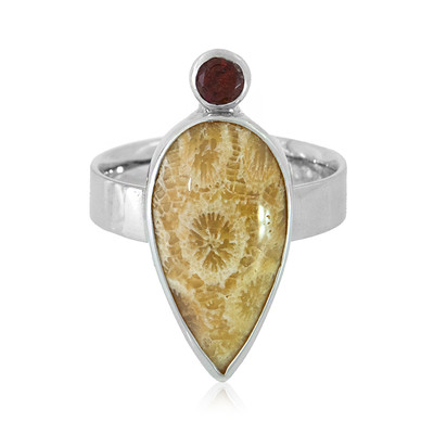 Zilveren ring met een Versteend koraal