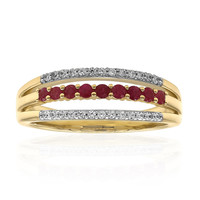 Gouden ring met rode berilstenen