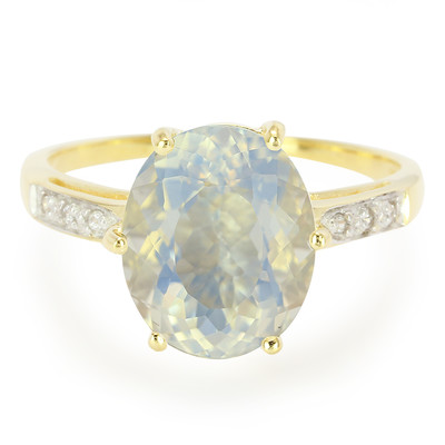 Gouden ring met een ijs opaal