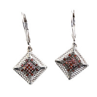 Zilveren oorbellen met rode diamanten