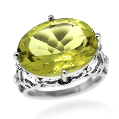 Zilveren ring met een Ouro Verde kwarts