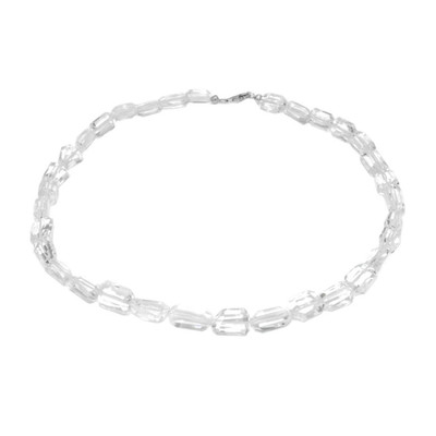 Zilveren halsketting met witte kwartskristallen