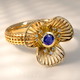Gouden ring met een blauwe saffier Ornaments by de Melo