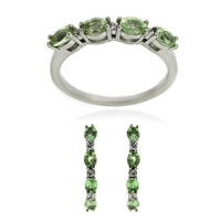 Zilveren ring met tsavorieten