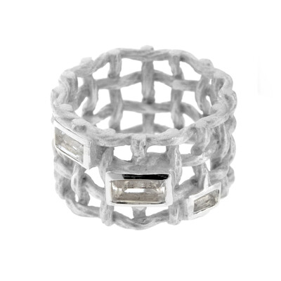 Zilveren ring met een witte kwarts