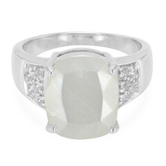 Zilveren ring met een witte maansteen