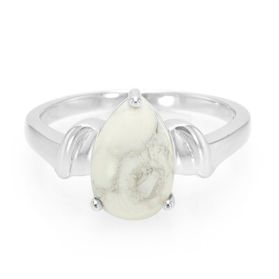 Zilveren ring met een howliet