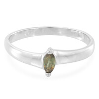 Zilveren ring met een Madagaskar kleurwissel granaat