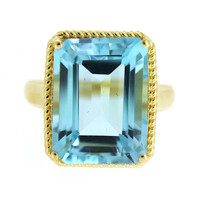 Zilveren ring met een hemel-blauwe topaas