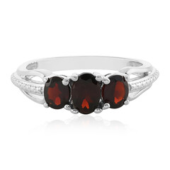 Zilveren ring met een Mozambique granaat