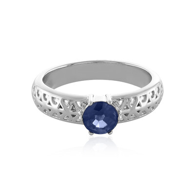 Zilveren ring met een blauwe saffier
