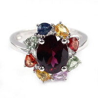 Zilveren ring met een rhodliet
