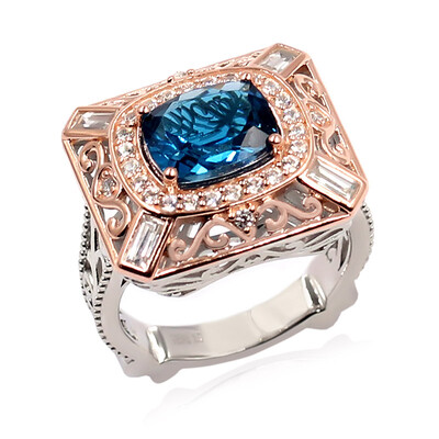 Zilveren ring met een Londen-blauwe topaas (Dallas Prince Designs)