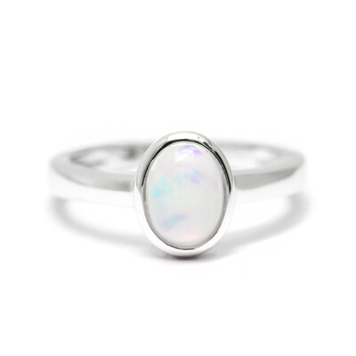 Zilveren ring met een Welo-opaal