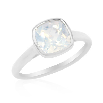 Zilveren ring met een maan blauwe kwarts