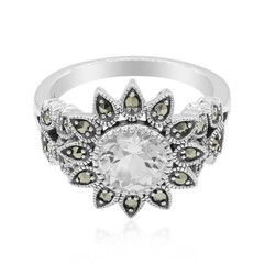 Zilveren ring met een witte topaas