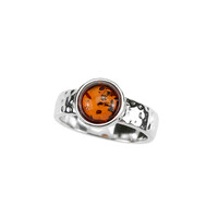 Zilveren ring met een Baltische barnsteen