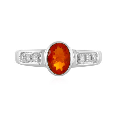 Zilveren ring met een vuur opaal