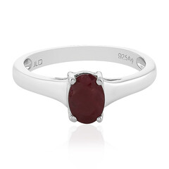 Zilveren ring met een robijn