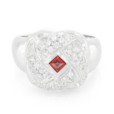 Zilveren ring met een avondrode robijn