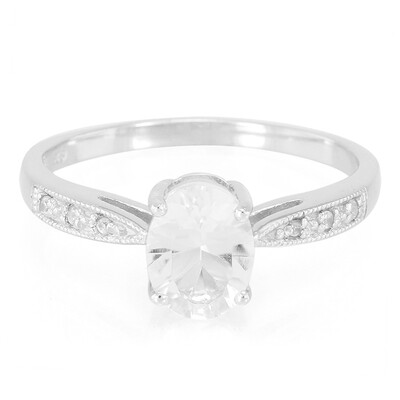 Zilveren ring met een petaliet