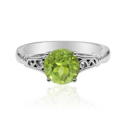Zilveren ring met een peridoot