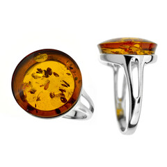 Zilveren ring met een Baltische barnsteen
