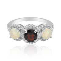 Zilveren ring met een granaat