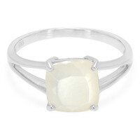 Zilveren ring met een witte maansteen