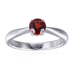 Zilveren ring met een granaat