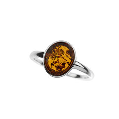 Zilveren ring met een Baltische barnsteen
