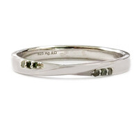 Zilveren ring met groene diamanten