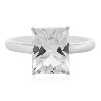 Zilveren ring met een witte topaas