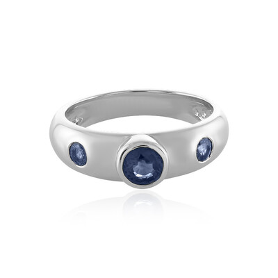 Zilveren ring met een blauwe saffier