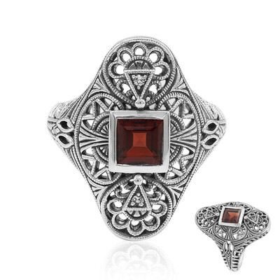 Zilveren ring met een Mozambique granaat