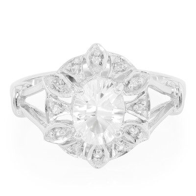 Zilveren ring met een petaliet