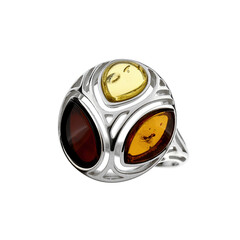 Zilveren ring met een Baltische barnsteen