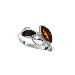 Zilveren ring met een Baltische barnsteen