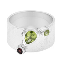 Zilveren ring met een peridoot