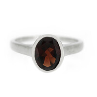 Zilveren ring met een Mozambique granaat
