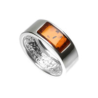 Zilveren ring met een Baltische barnsteen