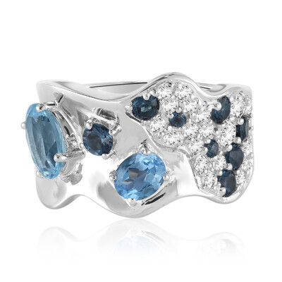 Zilveren ring met een hemel-blauwe topaas