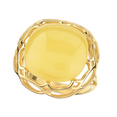Zilveren ring met een mistige Baltische barnsteen (dagen)