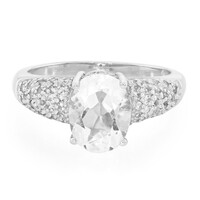 Zilveren ring met een petaliet
